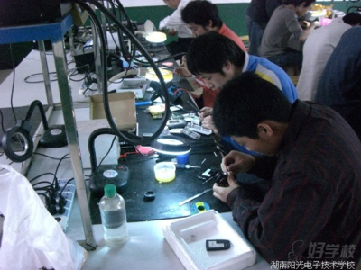 長沙家電手機(jī)維修培訓(xùn) 湖南陽光電子學(xué)校全解析